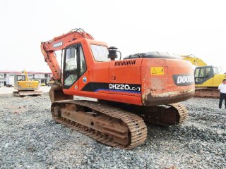 斗山DH220LC-7挖掘机