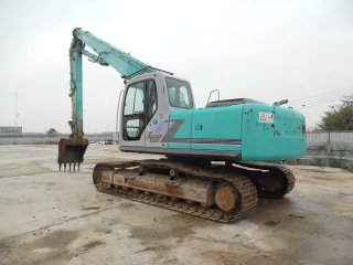 神钢SK200-6E挖掘机