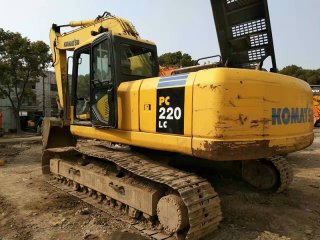小松PC220-7挖掘机