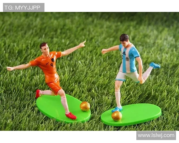 手办足球明星7号的魅力与收藏价值探讨，带你领略球场上的传奇风采