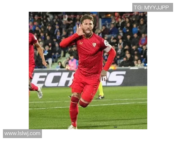 拉莫斯：足球场上的传奇之路与辉煌成就解析