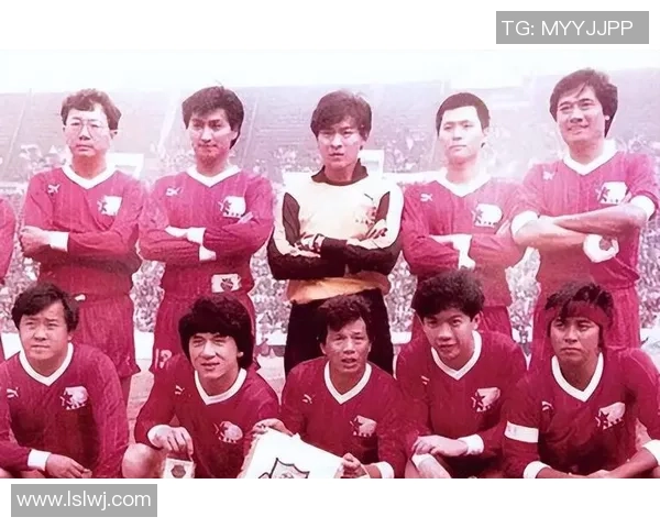 曾志伟携手香港足球明星队共创辉煌时刻展现运动精神与团队合作魅力 曾志伟携手香港足球明星队共创辉煌时刻展现运动精神与团队合作魅力